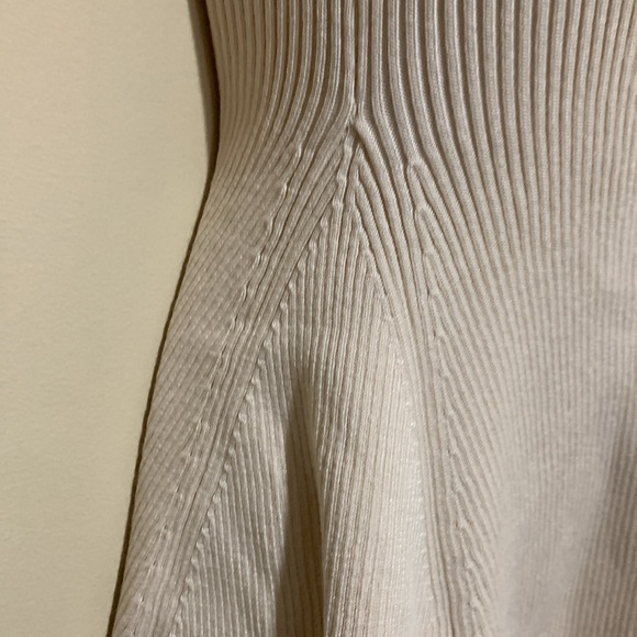 Fitted dress - Picture 5 of 9